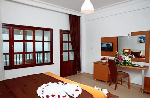 Legend Hotel Riva Exterior foto